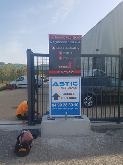 Panneau directionnel-Astic-ConseilMkg-Agence de communication Montpellier