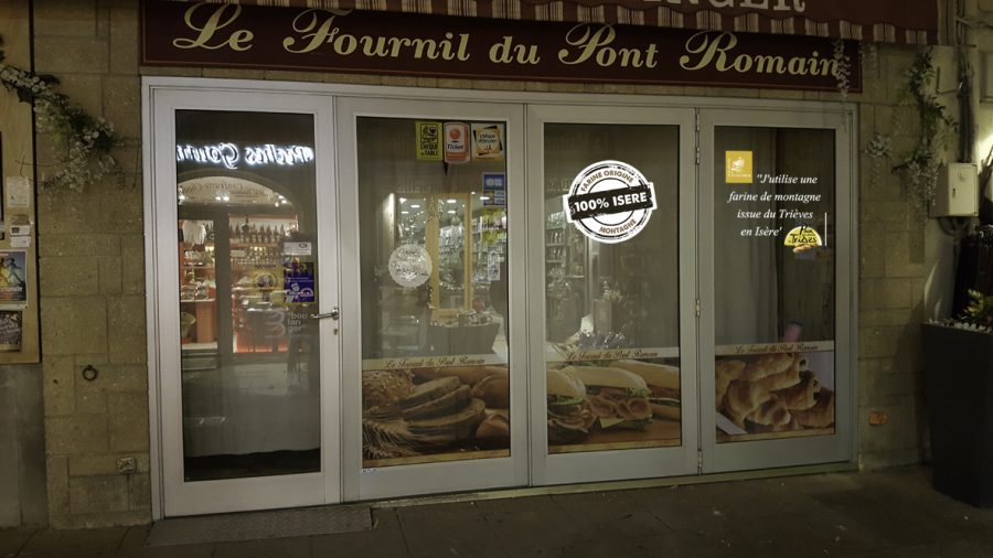 habillage vitrine boulangerie vaison